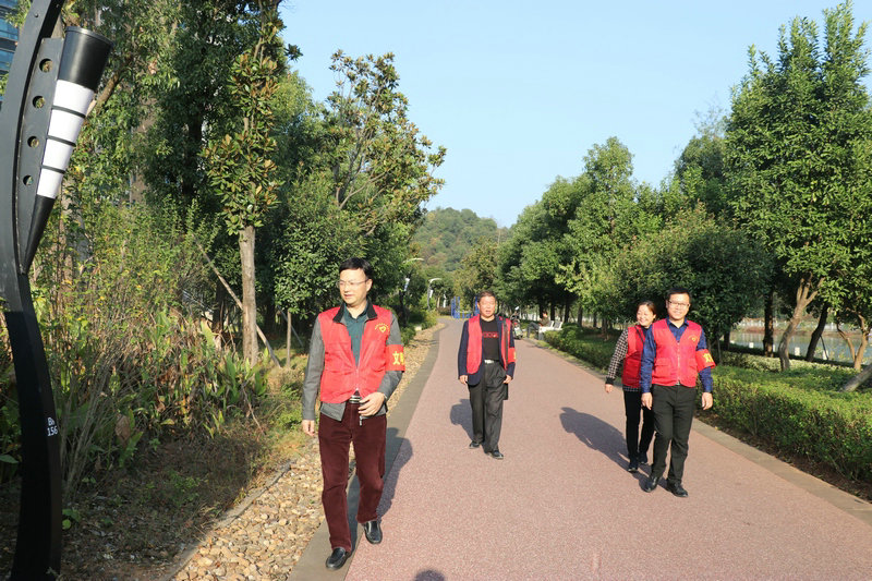 湘南幼专党支部开展党员志愿者服务活动